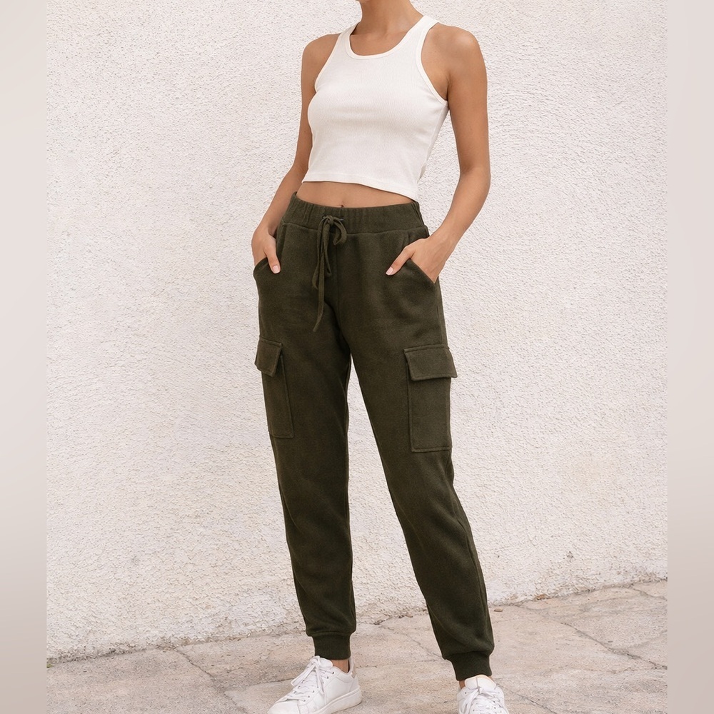 ZARA Olive Green Knit Cargo Pants – Women’s Off-Duty Joggers